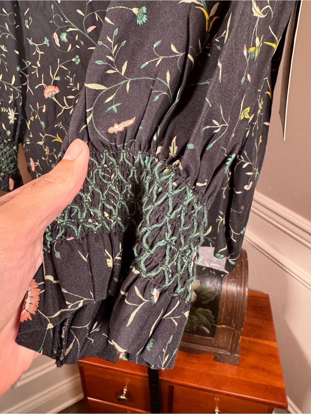 Tuckernuck XL Black Floral Ruffle Neck Blouse NWT Smocked Cuffs - Picture 5 of 8